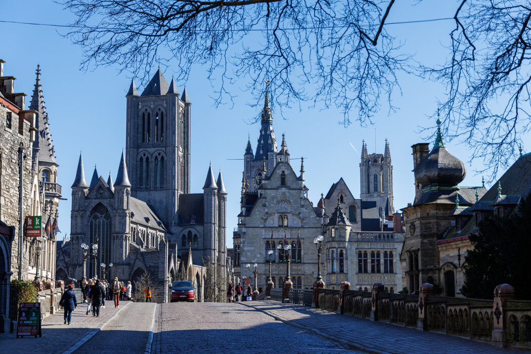 Europäische Küste mit Abendlicht